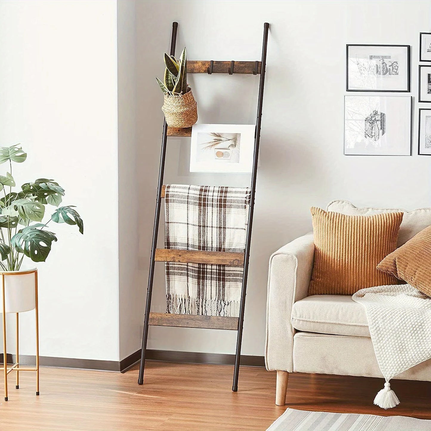 Blanket Ladder, a Five-Tier Blanket Storage Rack Equipped with 10 Detachable Hooks