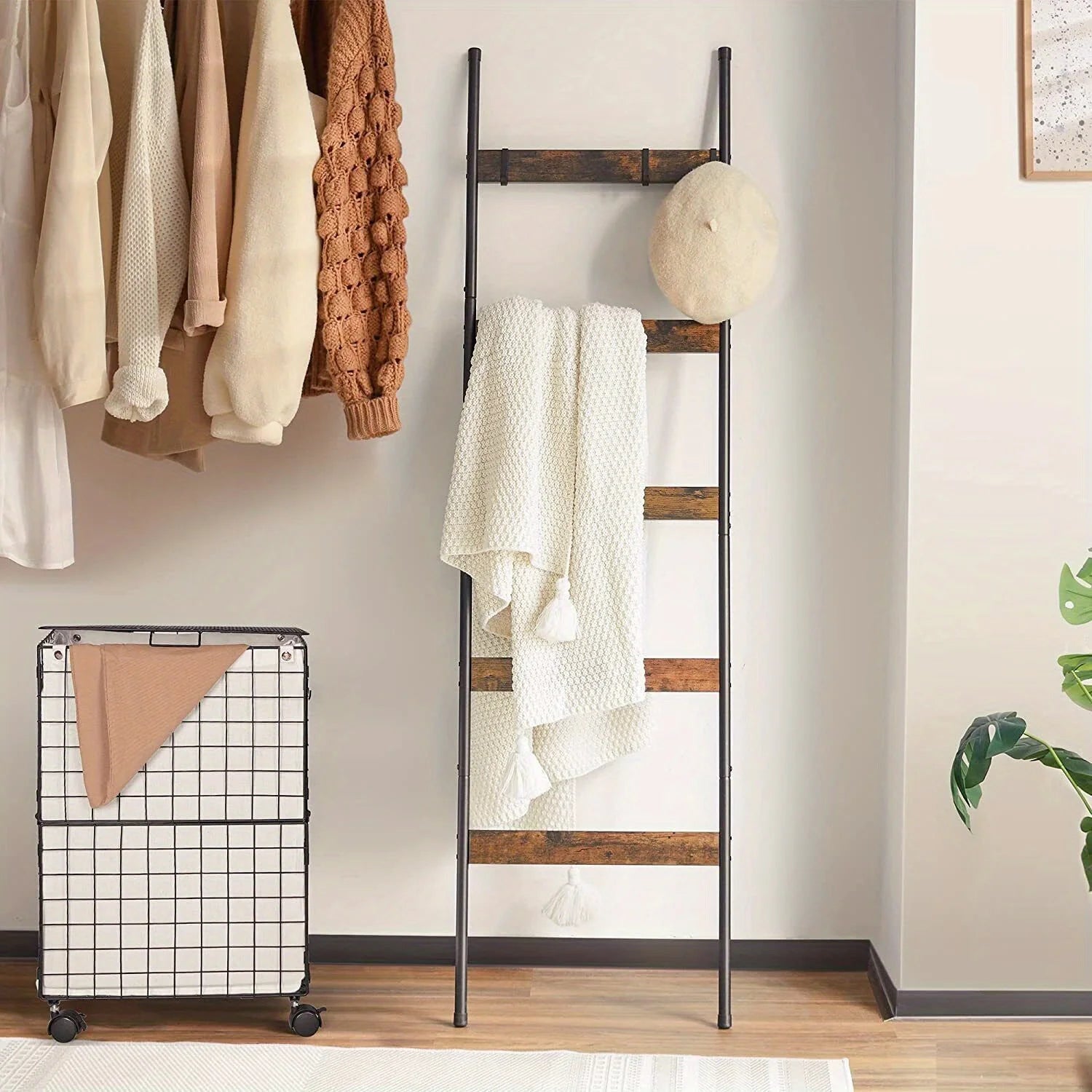 Blanket Ladder, a Five-Tier Blanket Storage Rack Equipped with 10 Detachable Hooks